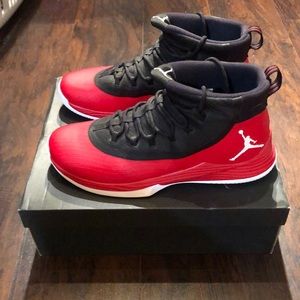 JORDAN ULTRA FLY 2 UNIVERSITY RED MENS 15